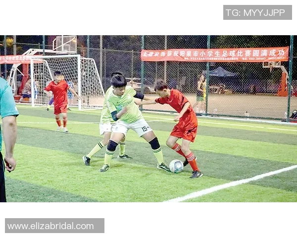 追逐足球梦想的星光之路：从草根到球场巨星的奋斗与荣耀